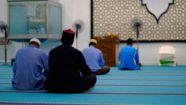 Precious Advice to Offer Prayer (Salah) Consistently