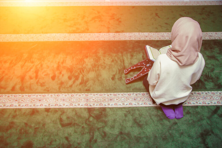 Do You Need to Make Wudu and Wear Hijab When Reading Qur’an?